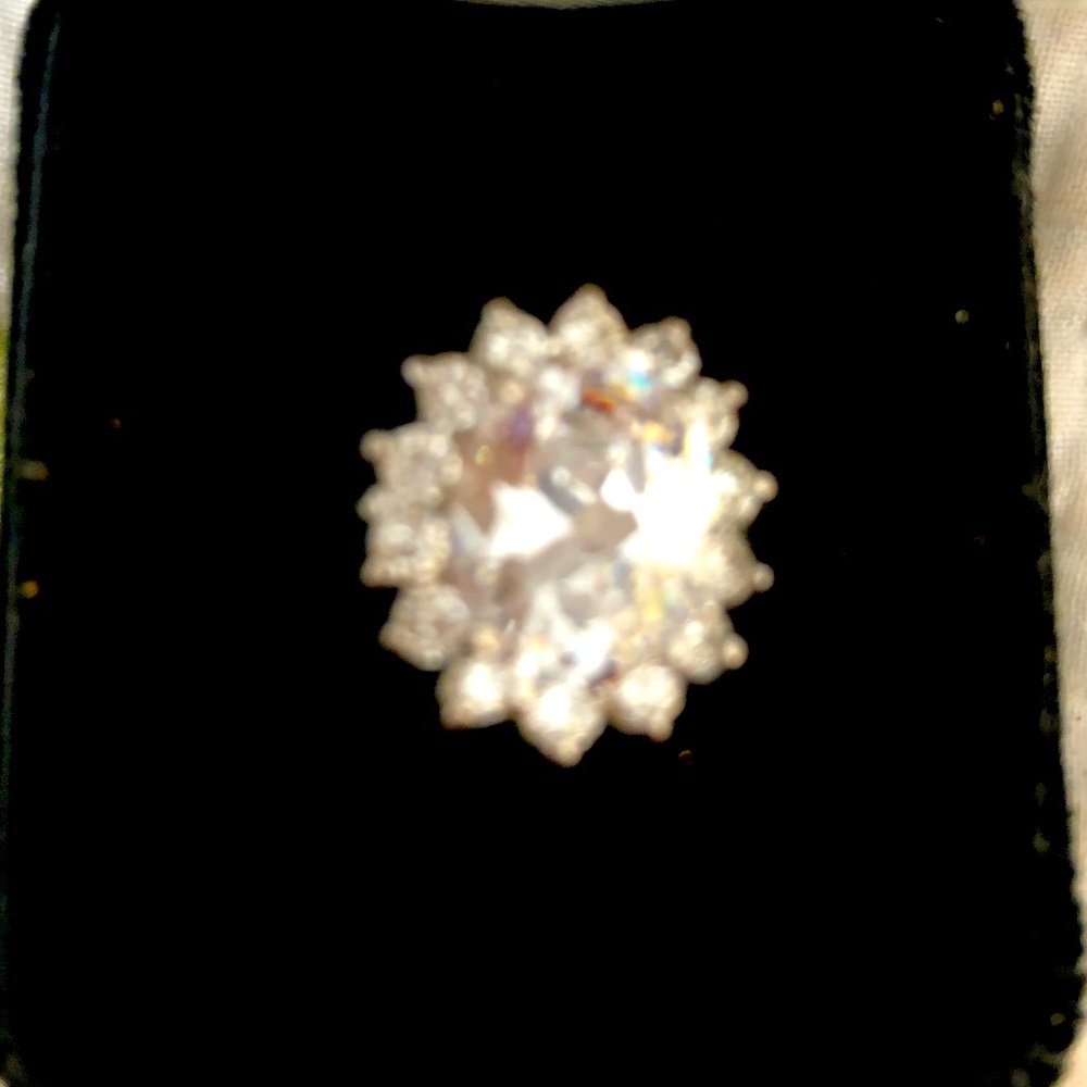 Simulated flower design with white gold diamond